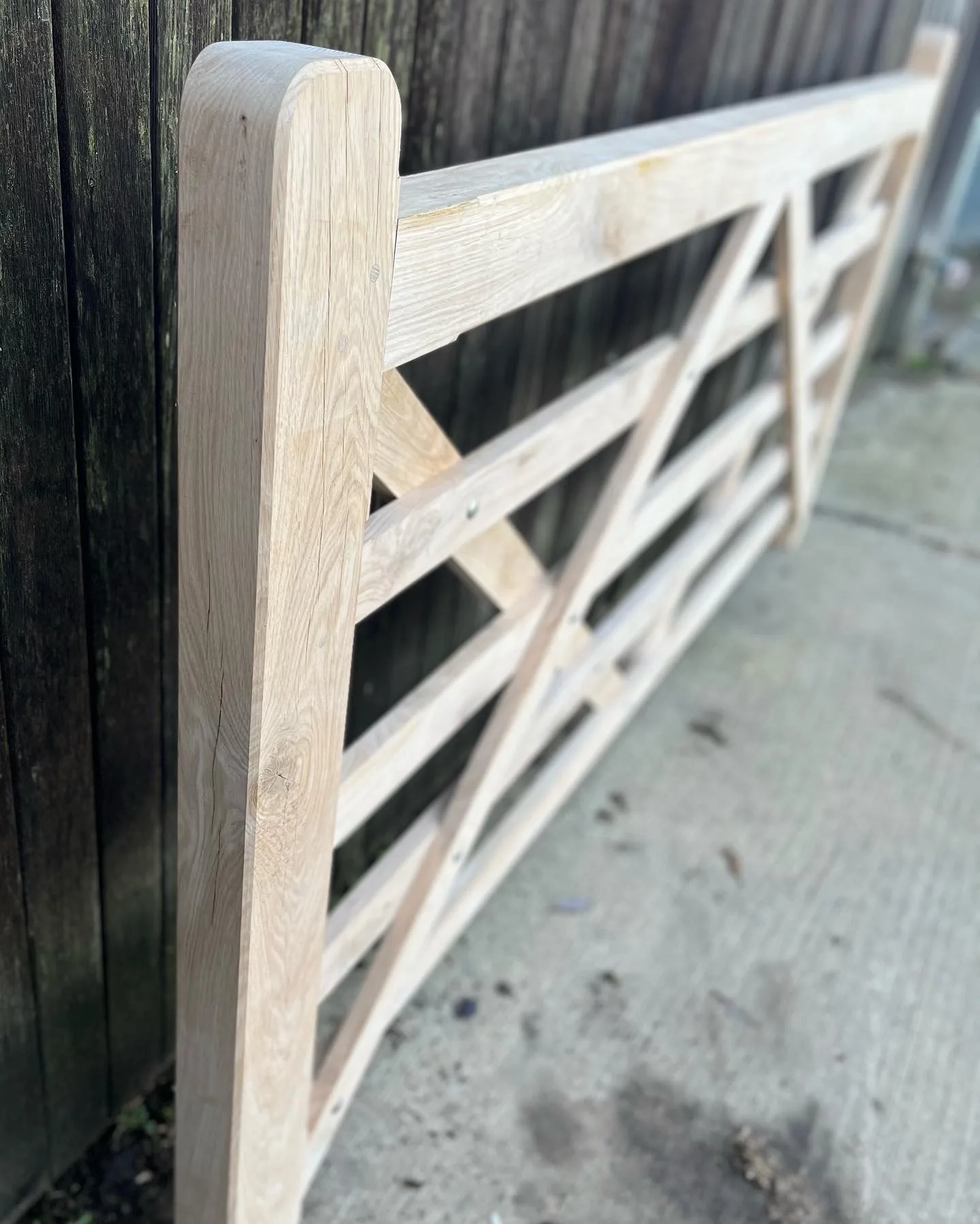 close-up five-bar gate curved brace
