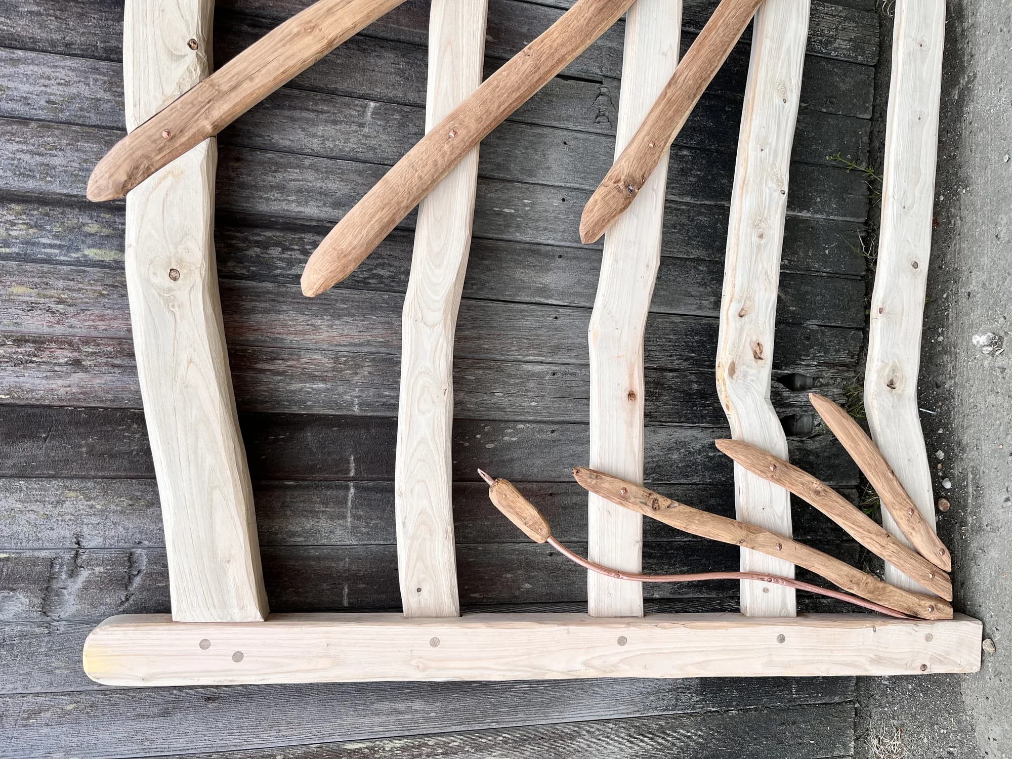 bulrush gate frame parts leaning