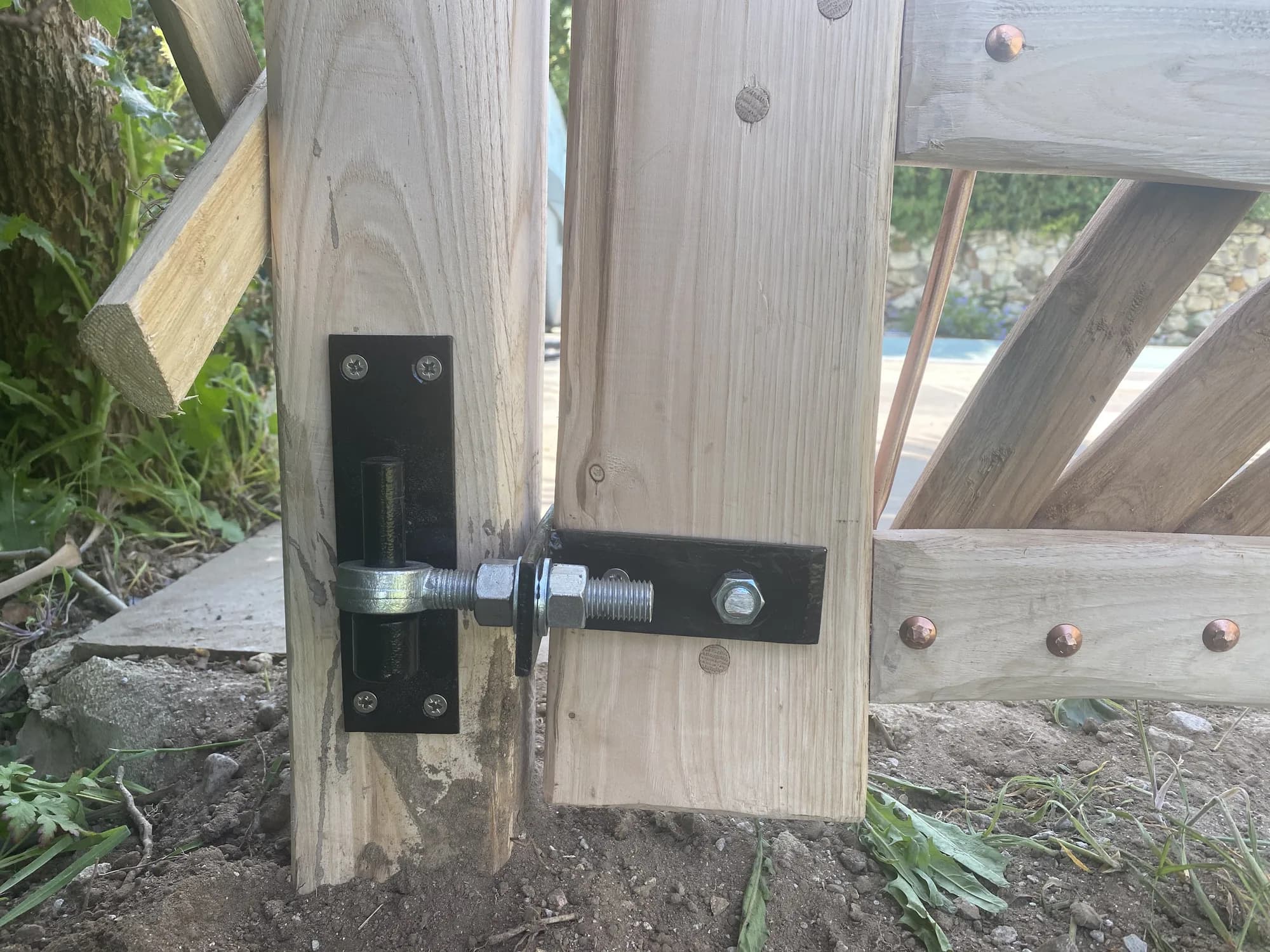 gate hinge bolt detail